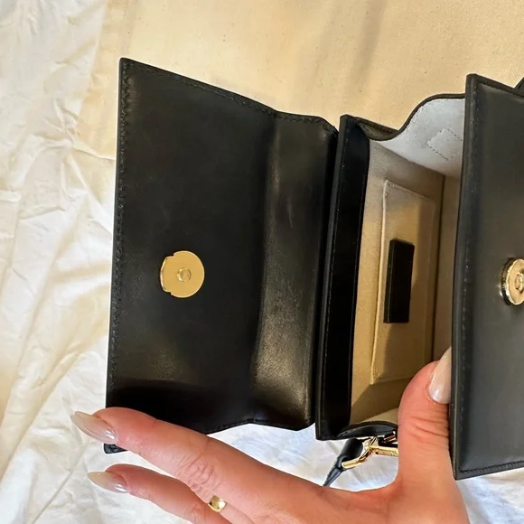 Jacquemus Black Mini Bag with Structured Design and Adjustable Strap - Picture 5 of 9